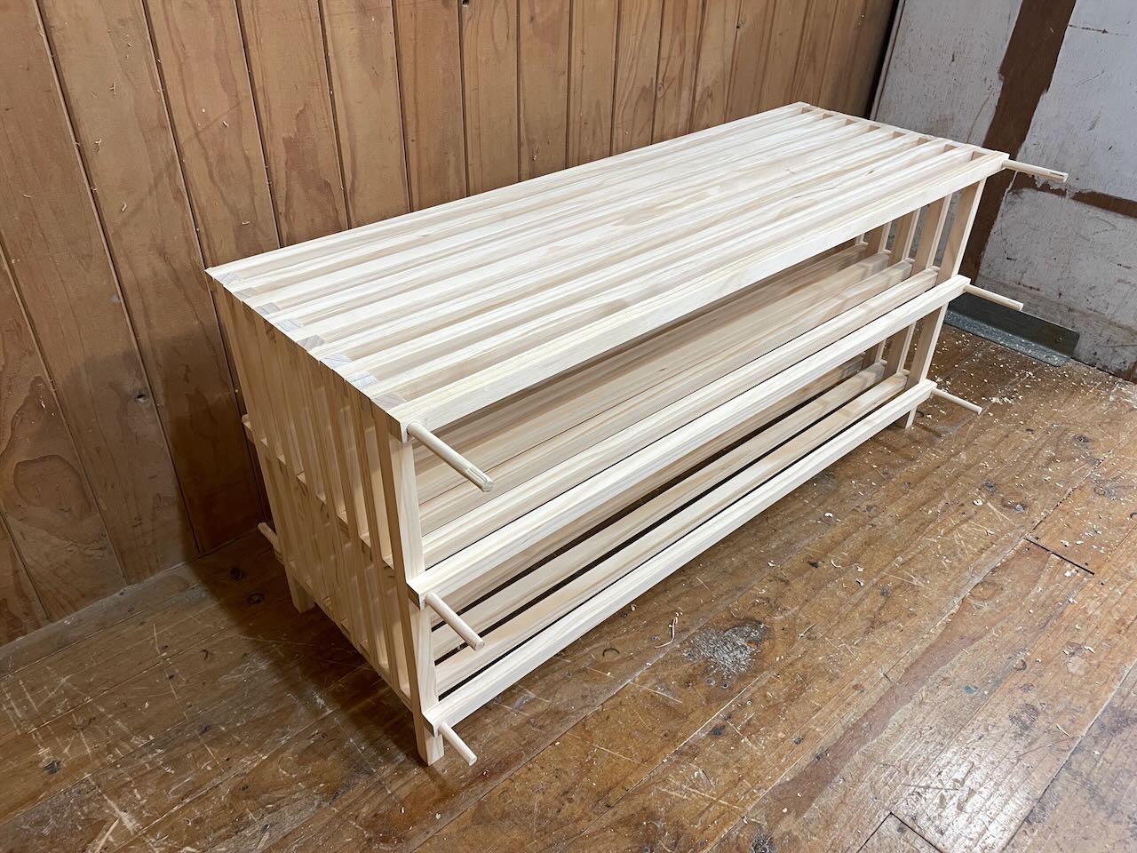 All dowels and slats are connected.